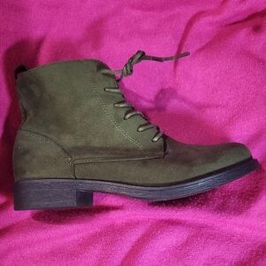 Rouge Helium Olive Lace Up Boots